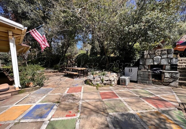 Building Photo - Charming 2 Bedroom 2 Full Bathroom Home Near Downtown Sonora!