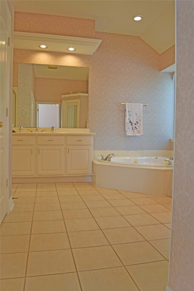 Building Photo - 12019 Laguna Terrace Dr