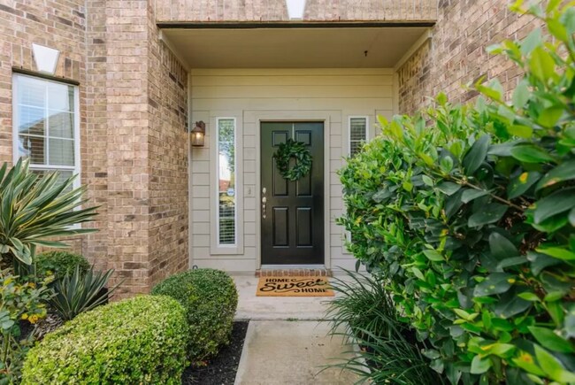 Building Photo - 3917 Links Ln