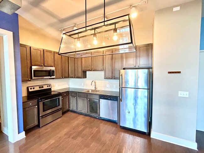 Building Photo - 2 Bedroom Condo In A Very Desirable Gated ...