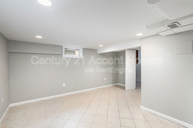 Building Photo - 2034 Arlington Terrace