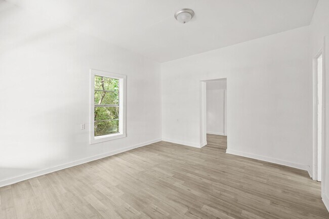 Building Photo - Charming 2 Bedroom, 2 Bathroom house