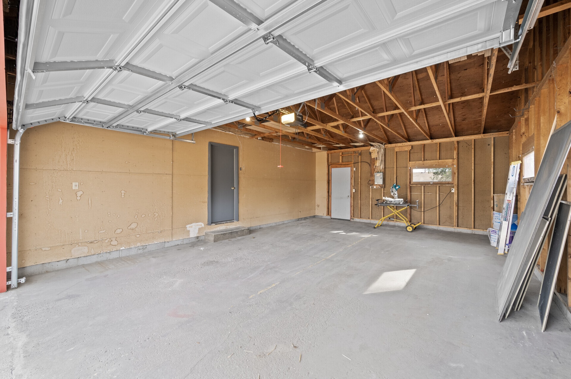 Building Photo - 5616 Nevada Ave N