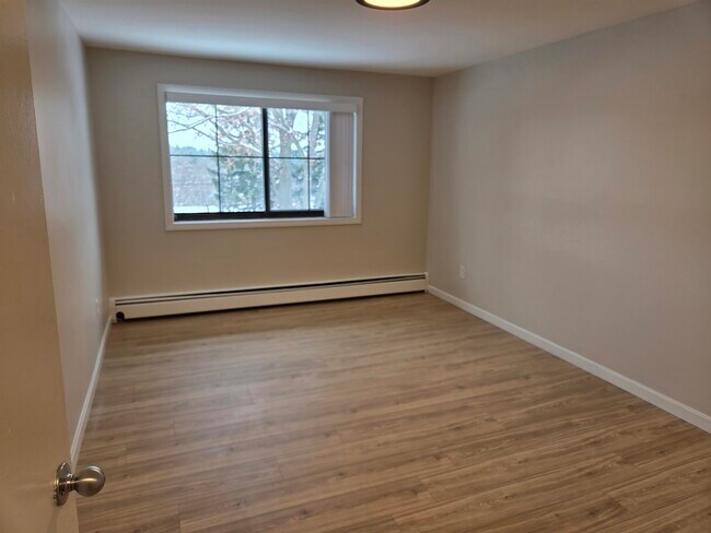 Building Photo - 136 Mammoth Rd