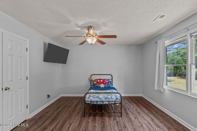 Building Photo - Beautiful 3 Bedroom, 2 Bath Home -135 Yate...