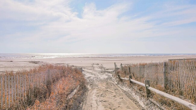 Building Photo - 3851 Boardwalk