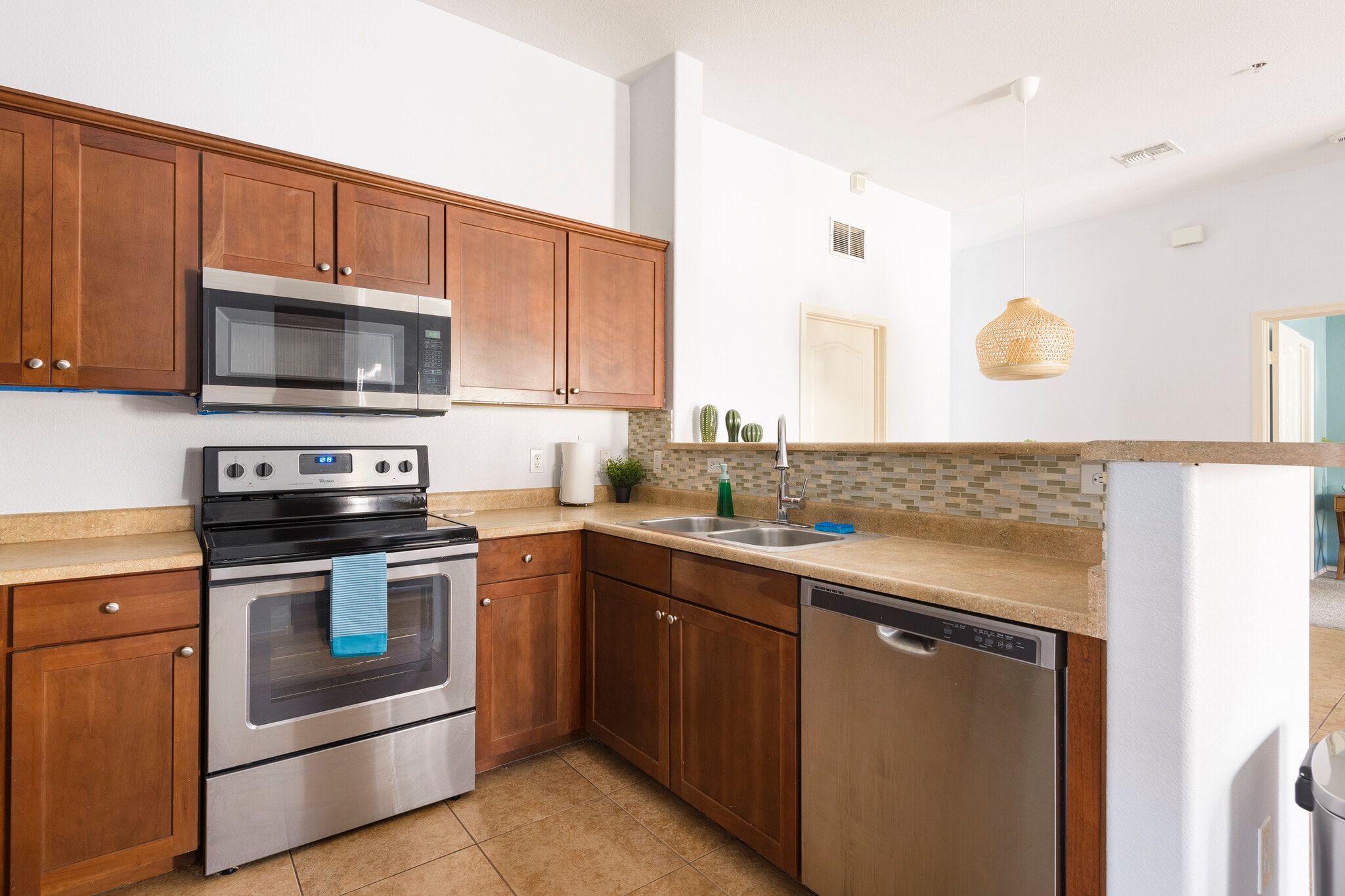 Building Photo - 2402 E 5th St