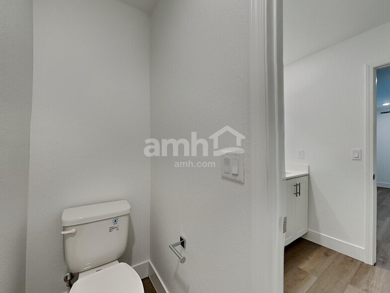 Building Photo - 8365 Flagpole Loop Ave