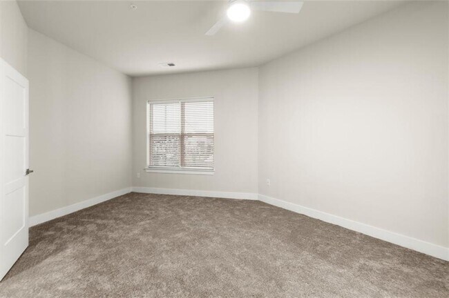 Building Photo - 2648 Sandy Plains Rd