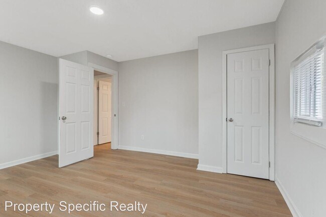 Building Photo - 4 br, 2 bath House - 724 E. Nelson Ave
