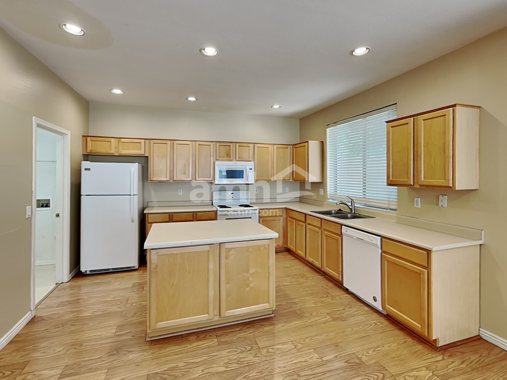 Building Photo - 9216 E Keats Ave