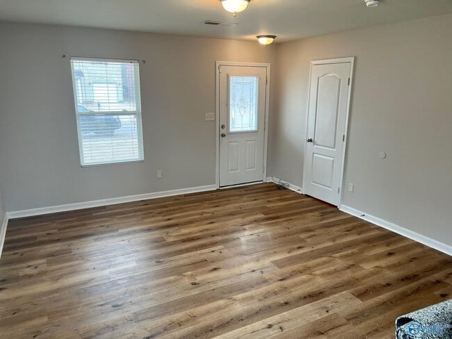 Building Photo - 193 Cloverbrook Dr