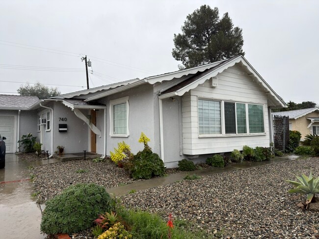 Building Photo - 740 Chesham Ave