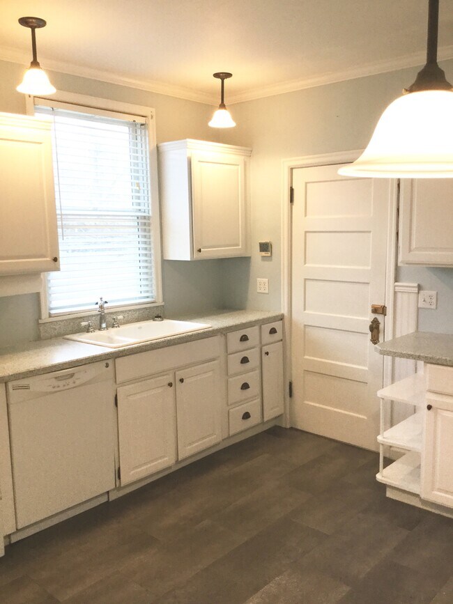 Kitchen - 205 Wyoming Ave