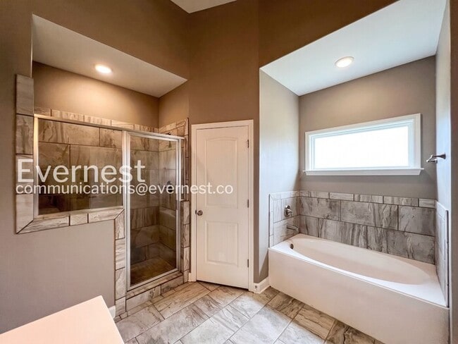 Building Photo - 5670 Matthew Dr