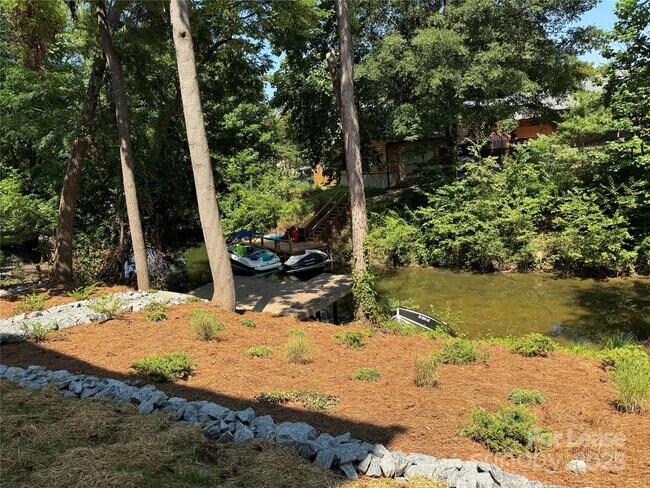 Building Photo - 150 Driftwood Dr