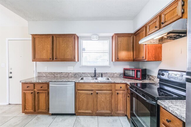 Building Photo - 20223 Regents Corner Ln