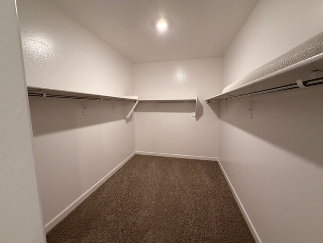 Building Photo - 1481 N Fenway Dr