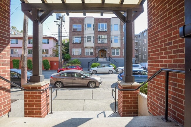 Building Photo - Elegant North Capital Hill Boutique securi...