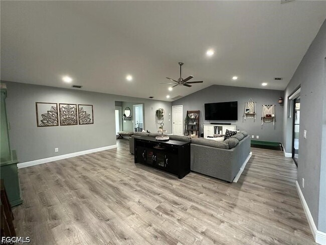 Building Photo - 1714 SE 2nd St