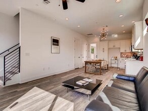 Building Photo - 607 W St Johns Ave