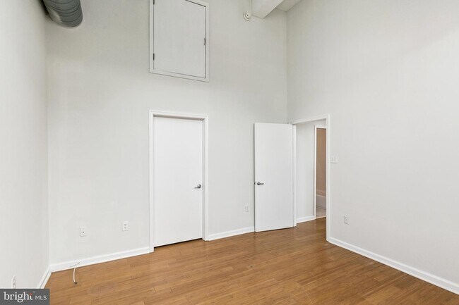 Building Photo - 1637-39 Poplar St