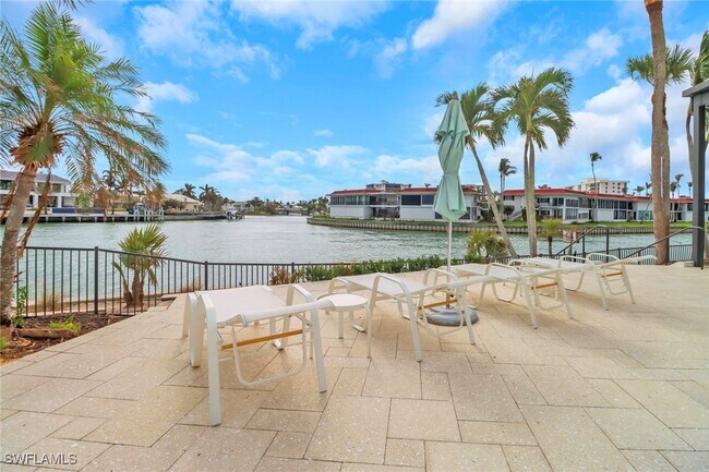 Building Photo - 2400 Gulf Shore Blvd N