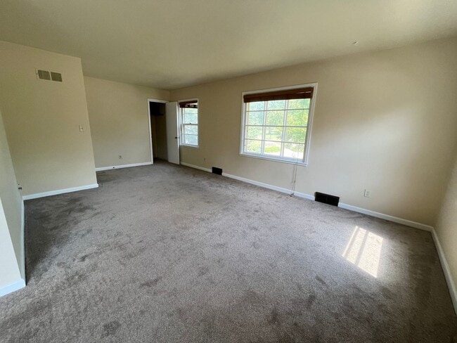 Building Photo - 429 1/2 E. 26th Street