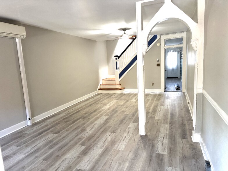 Building Photo - 3710 Chestnut Ave