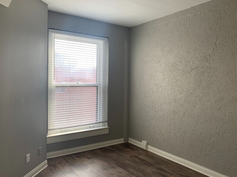 Building Photo - 112 W Washington Blvd