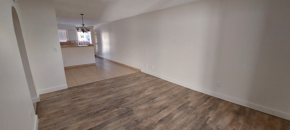Building Photo - 1602 Lindley Dr