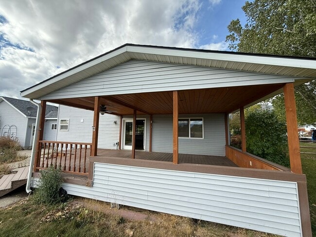 Building Photo - 3 bed 2.5 bath Victor home with pasture.