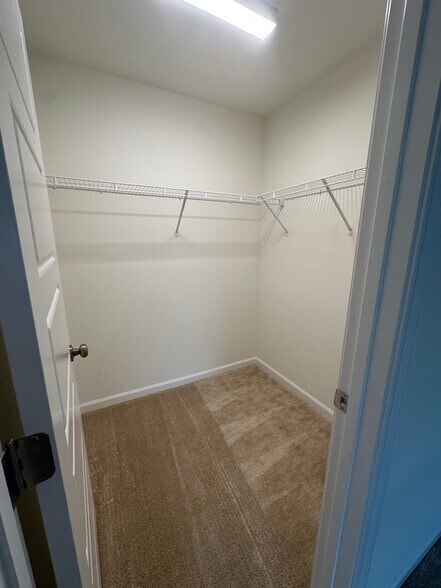 Building Photo - 423 Bassett Ln