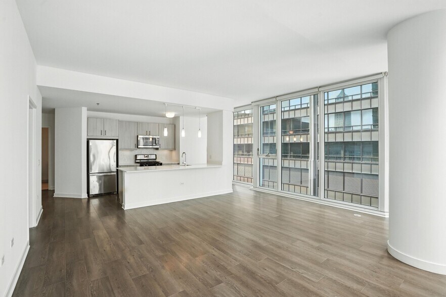Building Photo - 17 E Randolph St