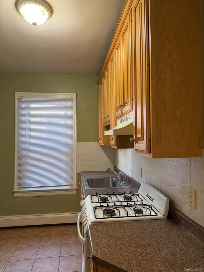 Building Photo - 322 Jericho Tpke