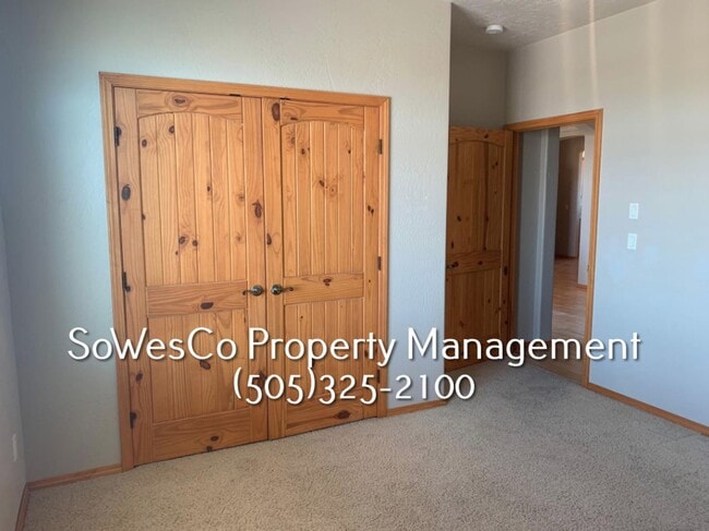 Building Photo - Large Southwest Custom Home!