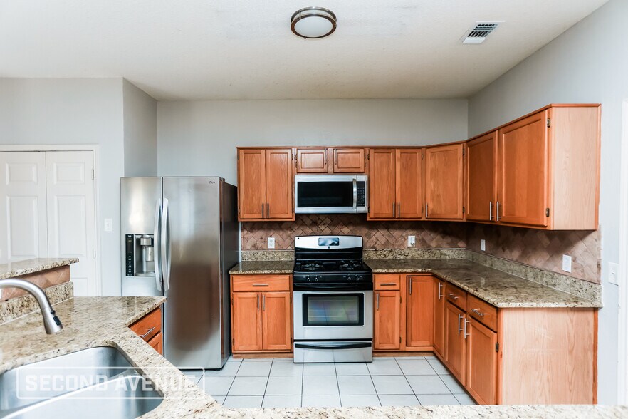 Building Photo - 1301 Clear Creek Dr