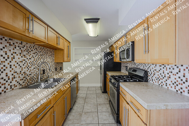 Building Photo - **COMING SOON** Beautiful 3 bed/2 bath hom...