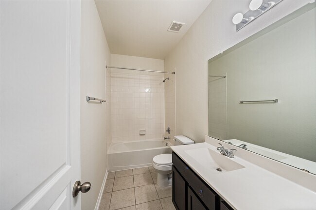 Building Photo - 2516 Pearl Ct