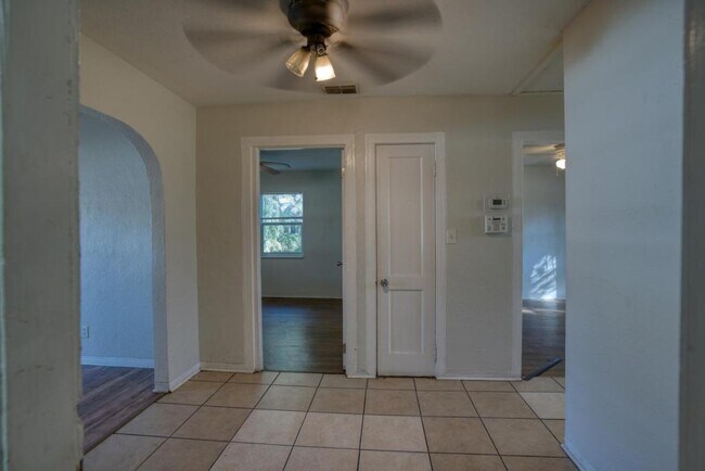 Building Photo - 1744 Granville Court S