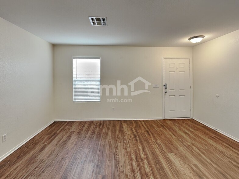 Building Photo - 10453 E Haymarket St