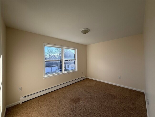 Building Photo - 7 J St