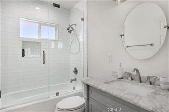 Building Photo - 22335 Kittridge St