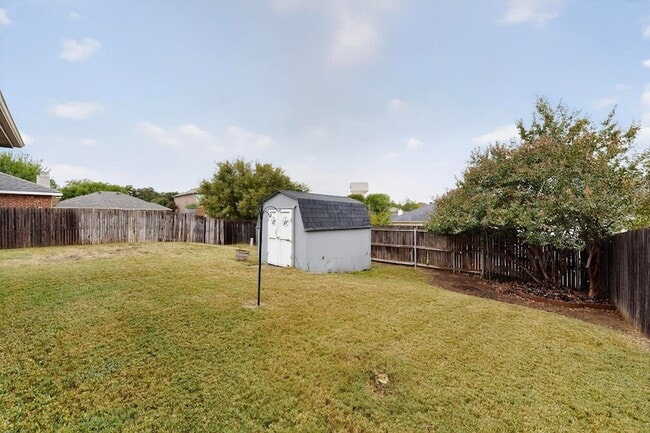 Building Photo - 415 Hidden Ridge Dr