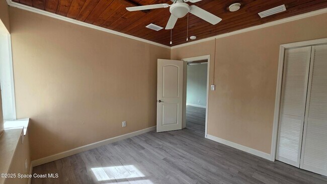 Building Photo - 6409 Ridgewood Ave