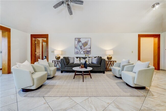 Building Photo - 2654 Whalen Rd