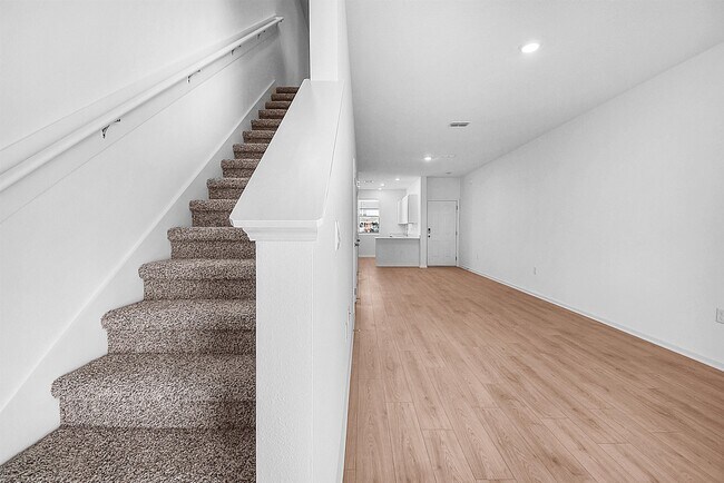 Building Photo - 53 Montellano Rd