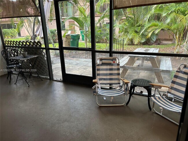 Building Photo - 10 Laredo Pl