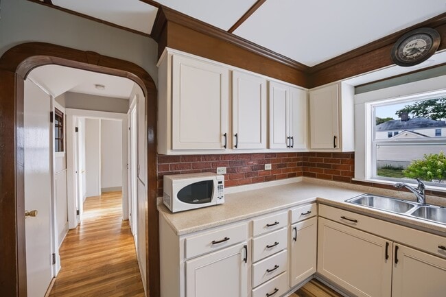 Building Photo - 22 Ruggles St