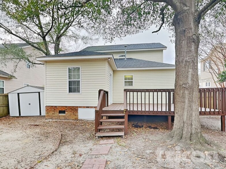 Building Photo - 337 Montclaire Ln